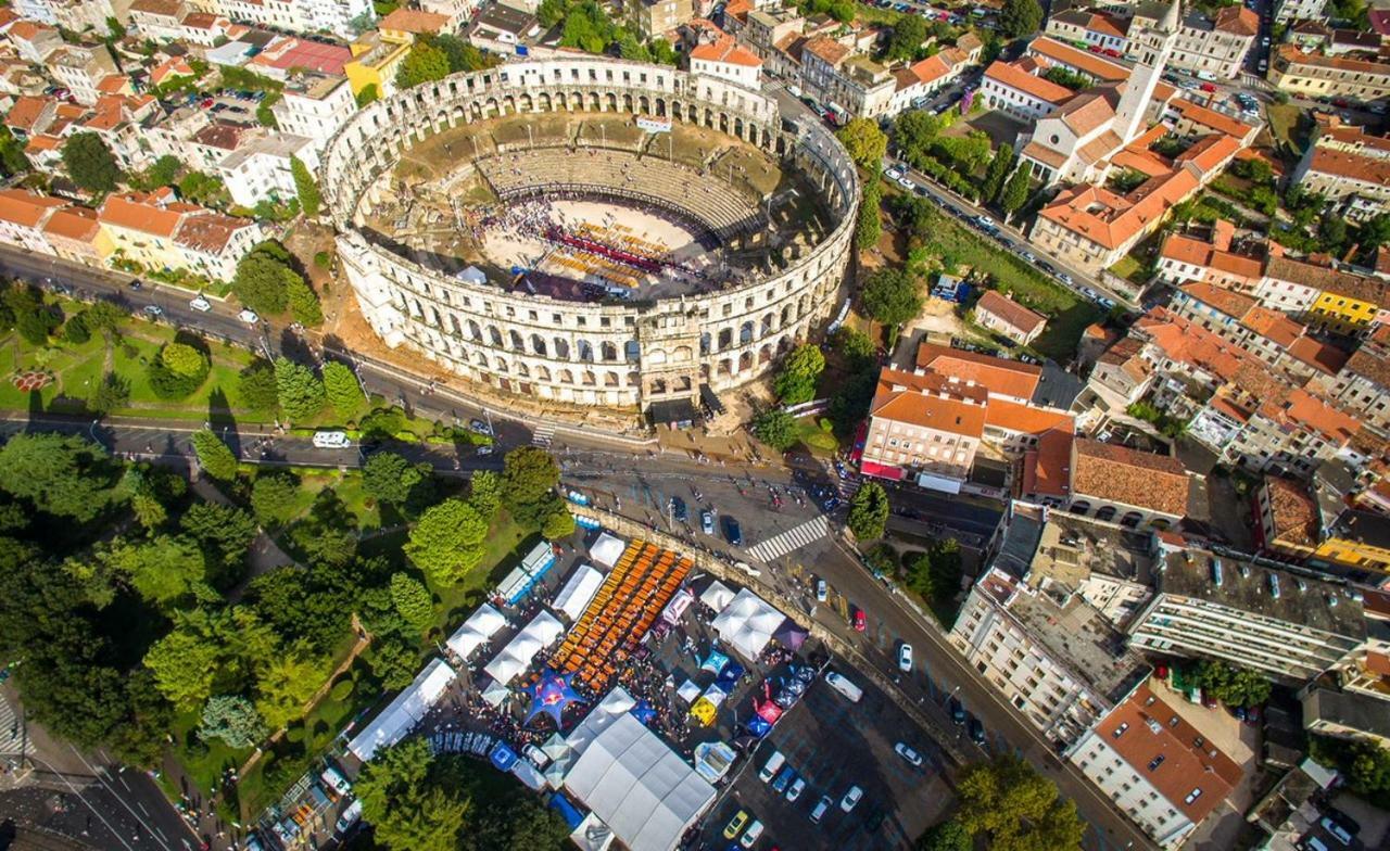 Royal Apartment Pula Ngoại thất bức ảnh